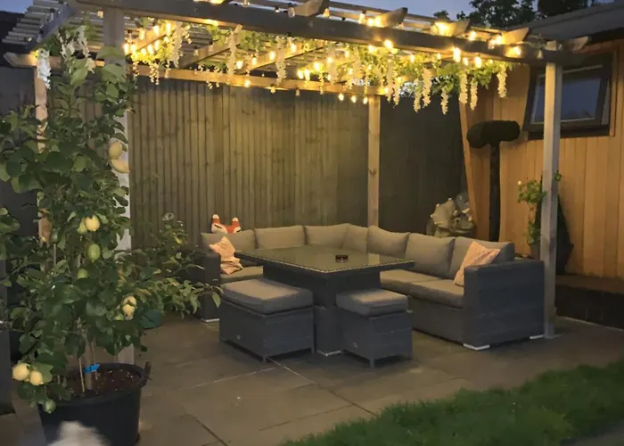 Lindas Lodge Free Parking Air Con Plus Provisions Included